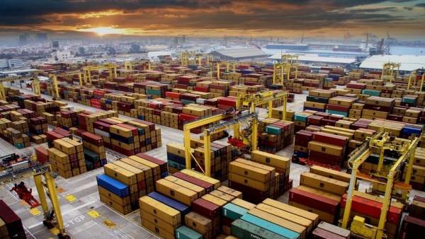 Port de València perd 2 milions i 10.000 contenidors esta setmana per la baixa activitat de l'estiba que cau un 30% Port de València perd 2 milions i 10.000 contenidors esta setmana per la baixa activitat de l'estiba que cau un 30%
