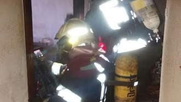 Bomberos sofocan incendio en una vivienda en Laredo Bomberos sofocan incendio en una vivienda en Laredo