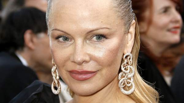 Pamela Anderson, 50 años de la 'symbol' que se  Pamela Anderson, 50 años de la 'symbol' que se
