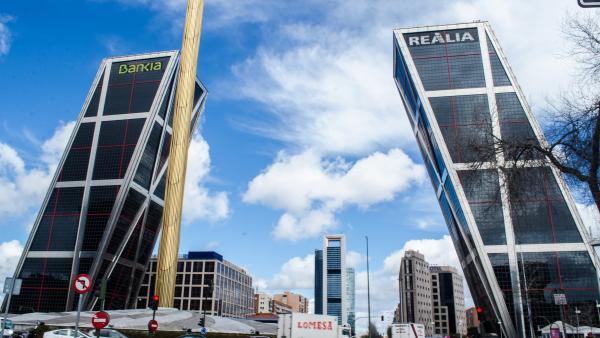 Torres Kio, Castellana, Madrid, cielo de Madrid, cielos de Madrid, edificios Torres Kio, Castellana, Madrid, cielo de Madrid, cielos de Madrid, edificios
