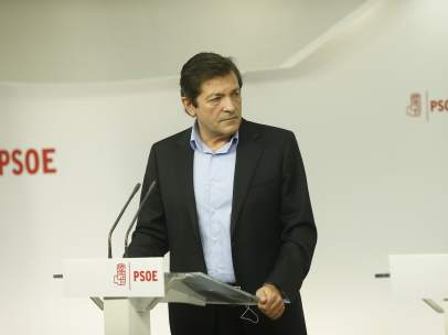 Rueda de prensa de Javier Fernández en la sede del PSOE