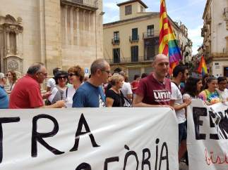 Protesta ante la iglesia de Tàrrega (Lleida) contra el obispo de Solsona.
