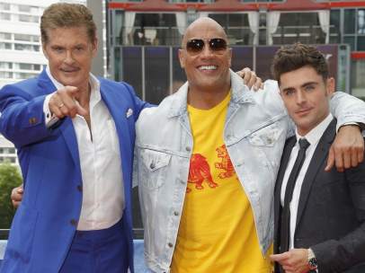 David Hasselhoff, Dwayne Johnson y Zac Efron