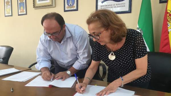 Firman de Convenio entre Mancomunidad Axarquí y Fundación Torcal Firman de Convenio entre Mancomunidad Axarquí y Fundación Torcal