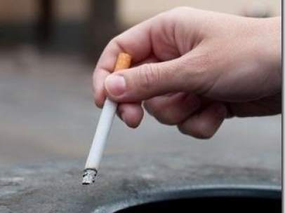 Un fumador con un cigarro