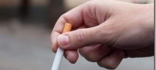 Un fumador con un cigarro