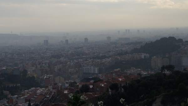 Imagen de contaminación en Barcelona. Imagen de contaminación en Barcelona.