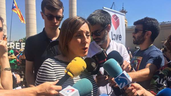 La presidenta del Parlament, Carme Forcadell, atiende a los medios en Montjuïc La presidenta del Parlament, Carme Forcadell, atiende a los medios en Montjuïc