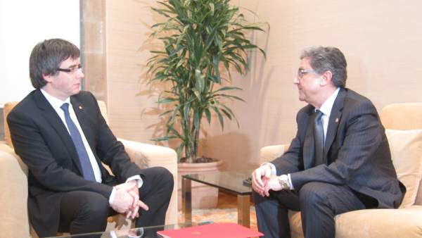 El presidente Carles Puigdemont y el delegado del Gobierno Enric Millo El presidente Carles Puigdemont y el delegado del Gobierno Enric Millo