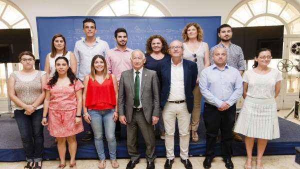 Los once nuevos empleados públicos han tomado posesión de sus puestos. Los once nuevos empleados públicos han tomado posesión de sus puestos.