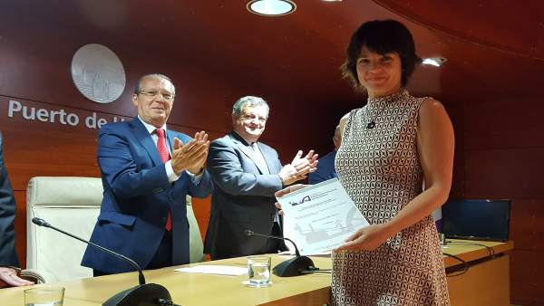 Cristina Díaz recoge el premio de Pintura de Patrimonio Industrial Cristina Díaz recoge el premio de Pintura de Patrimonio Industrial