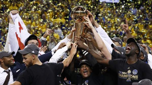 Los Warriors celebran el anillo Los Warriors celebran el anillo