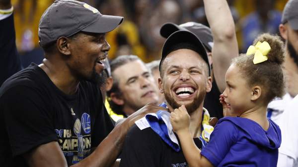 Durant y Curry, héroes de los Warriors Durant y Curry, héroes de los Warriors