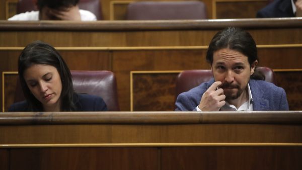 Montero e Iglesias en su escaño del Congreso