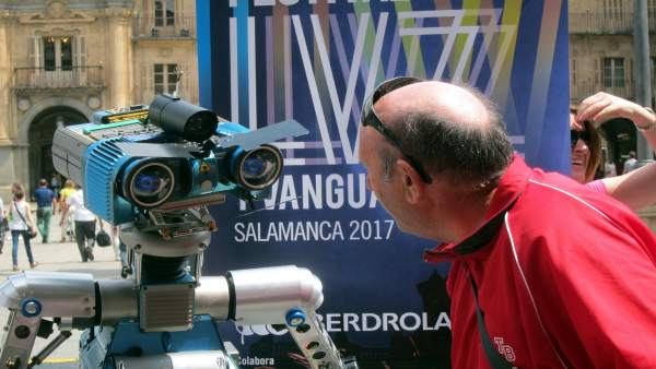 El Robot Orión En La Plaza Mayor De Salamanca. El Robot Orión En La Plaza Mayor De Salamanca.