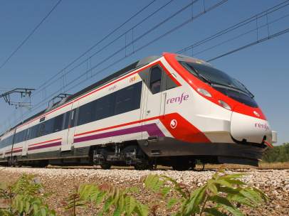 Tren de Cercanías Renfe turismo viaje ferroviario