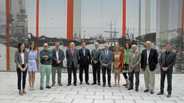 Bingen Zupiria y responsables de Política Lingüístico navarros y de Iparralde Bingen Zupiria y responsables de Política Lingüístico navarros y de Iparralde