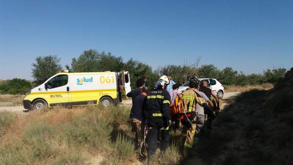 Herido un motorista tras salirse de la vía, en la A-221 a la altura de Sástago. Herido un motorista tras salirse de la vía, en la A-221 a la altura de Sástago.