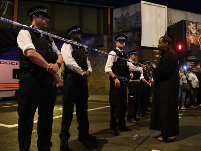 Varias personas en la zona del atropello masivo en Londres