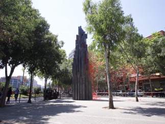 Monumento que recuerda a las víctimas de Hipercor.