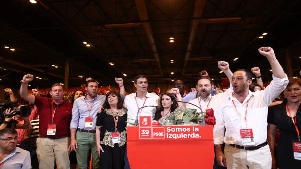 Sánchez con Lastra, Narbona, Ábalos, Puente y más miembros de la Ejecutiva del P Sánchez con Lastra, Narbona, Ábalos, Puente y más miembros de la Ejecutiva del P