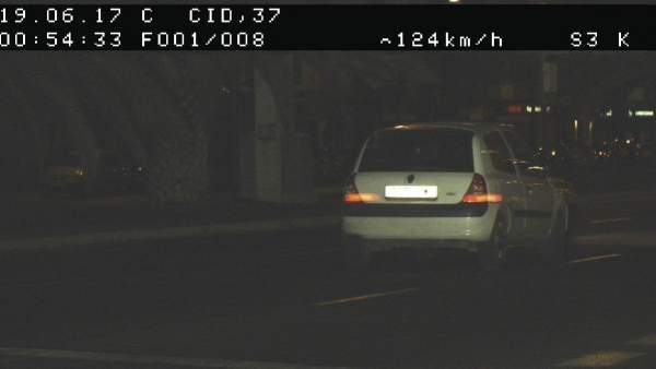 Detingut un jove que circulava a 117 km/h en l'Avinguda del Cid Detingut un jove que circulava a 117 km/h en l'Avinguda del Cid