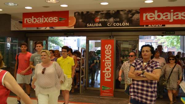 Les rebaixes d'estiu generaran 14.700 ocupacions a la Comunitat Valenciana, un 8% més Les rebaixes d'estiu generaran 14.700 ocupacions a la Comunitat Valenciana, un 8% més