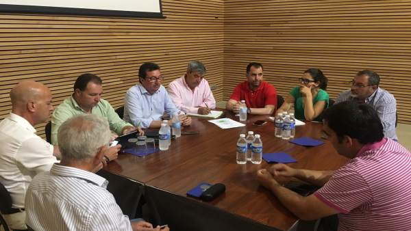 Reunión del PP con el sector ganadero de Huelva. Reunión del PP con el sector ganadero de Huelva.