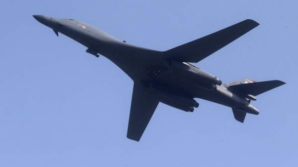 Un bombardero B-1 Un bombardero B-1