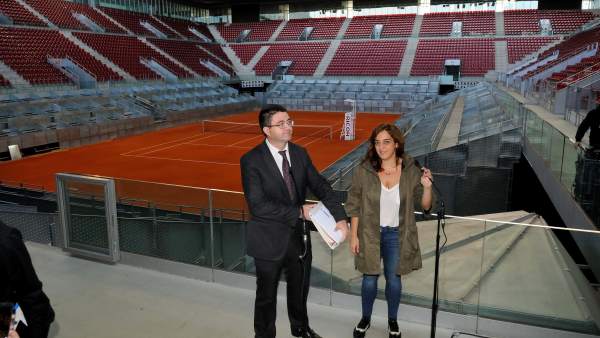 Carlos Sánchez Mato y Celia Mayer en la Caja Mágica Carlos Sánchez Mato y Celia Mayer en la Caja Mágica