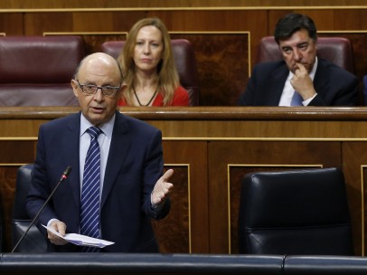 Montoro da explicaciones por la amnistía fiscal