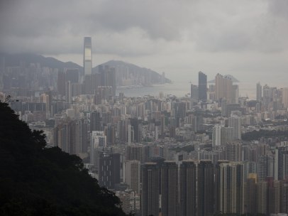 Amanecer nublado en Hong Kong