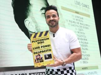 Universal entrega a Luis Fonsi un reconocimiento por Despacito