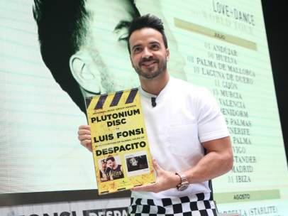 Universal entrega a Luis Fonsi un reconocimiento por Despacito