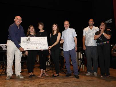Entrega de la donación a La Fe