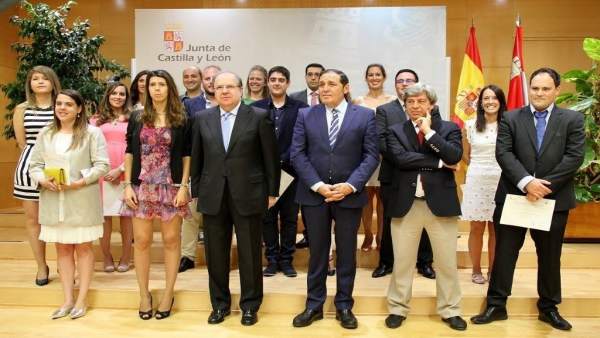 Reconocimiento de 14 profesionales tras su formación como internos residentes Reconocimiento de 14 profesionales tras su formación como internos residentes