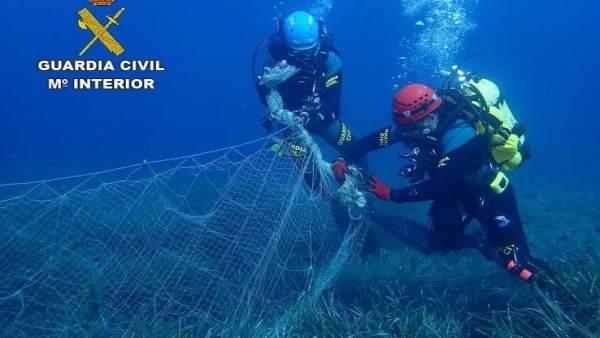 Recuperada una red del fondo marino de la isla del Sec Recuperada una red del fondo marino de la isla del Sec