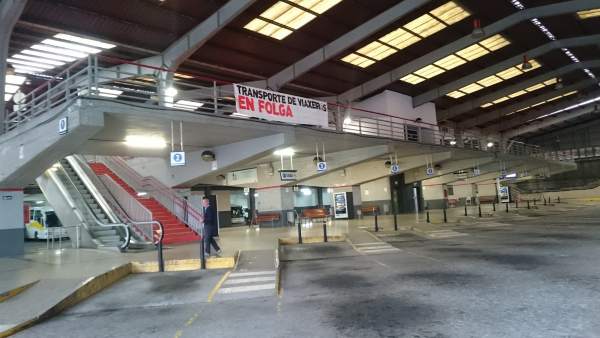 La estación de autobuses de Santiago, durante la huelga La estación de autobuses de Santiago, durante la huelga