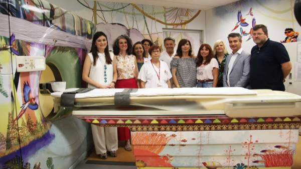 Juegaterapia convertix Pediatria de la Fe de València en una selva a través d'il·lustracions Juegaterapia convertix Pediatria de la Fe de València en una selva a través d'il·lustracions