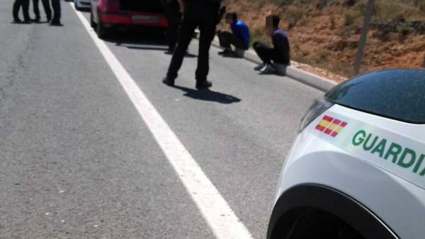 Guardia Civil detiene a los atracadores de un estanco en Barranda Guardia Civil detiene a los atracadores de un estanco en Barranda