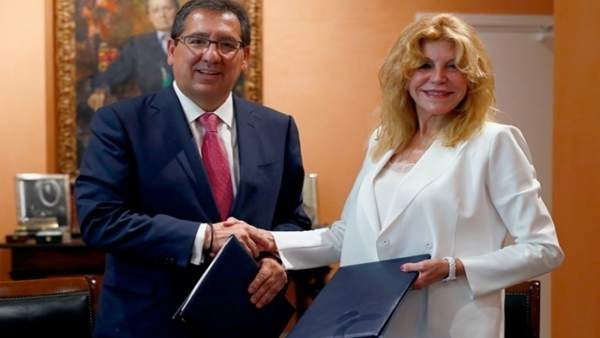 Antonio Pulido y Carmen Thyssen acuerdo colaboración museo málaga y cajasol Antonio Pulido y Carmen Thyssen acuerdo colaboración museo málaga y cajasol