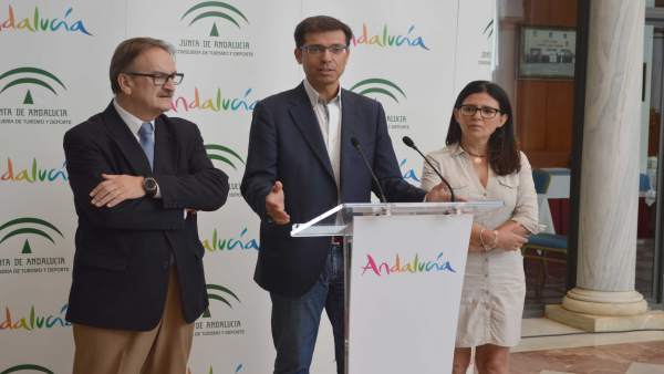 Cristóbal fernández consejero delegado turismo andaluz con alcaldesa archidona m Cristóbal fernández consejero delegado turismo andaluz con alcaldesa archidona m