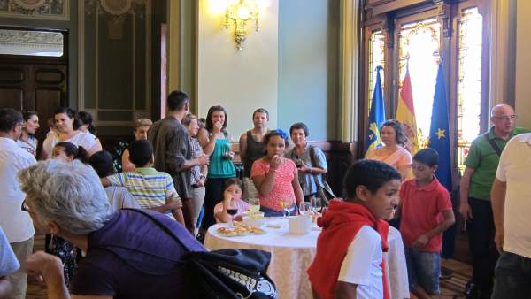 Niños saharauis en la Junta General del Principado de Asturias Niños saharauis en la Junta General del Principado de Asturias