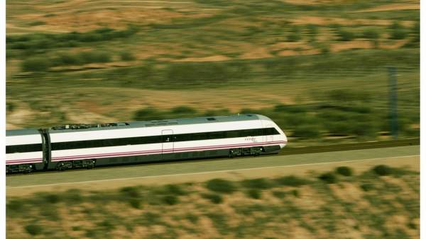 Tren de Alta Velocidad-Larga Distincia entre Madrid y Huelva. Tren de Alta Velocidad-Larga Distincia entre Madrid y Huelva.