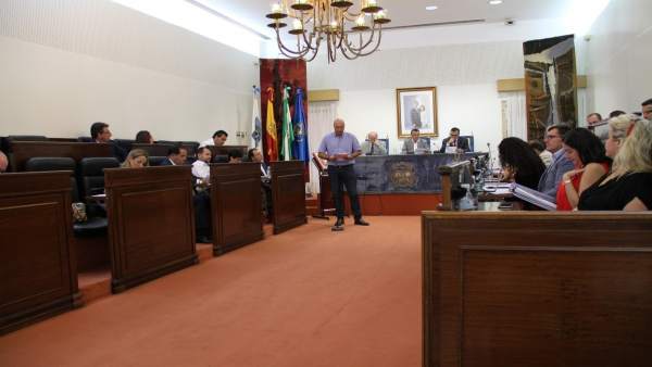 Lectura de la declaración institucional en el pleno de Diputación. Lectura de la declaración institucional en el pleno de Diputación.