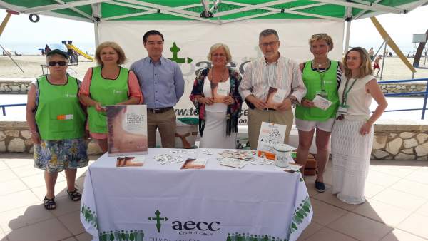 Campaña aecc voluntarios málaga protección solar Campaña aecc voluntarios málaga protección solar