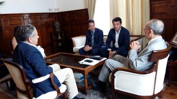 Bellido (centro) en la reunión en Málaga Bellido (centro) en la reunión en Málaga