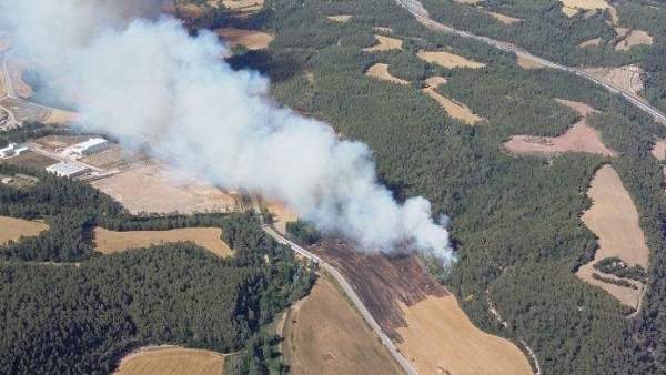 Incendio de vegetación agrícola en Avinyó (Barcelona). Incendio de vegetación agrícola en Avinyó (Barcelona).