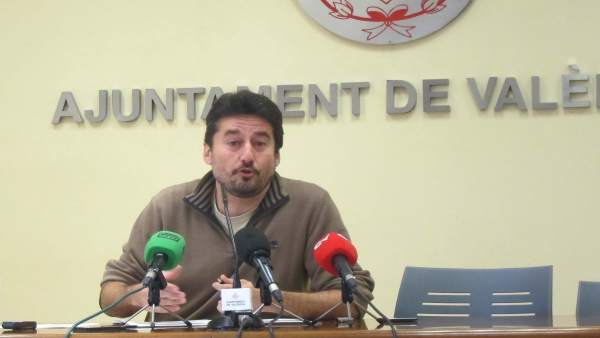 Peris advoca per un "debat seré" sobre un canvi de portaveu de València en Comú en l'Ajuntament de València Peris advoca per un "debat seré" sobre un canvi de portaveu de València en Comú en l'Ajuntament de València
