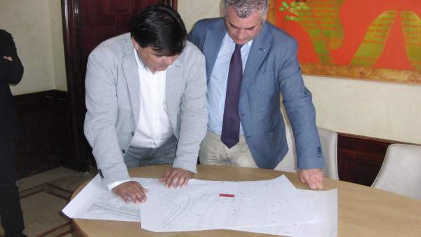 Nt Y Fotos Consejero De Empleo Y Alcalde De Huelva Nt Y Fotos Consejero De Empleo Y Alcalde De Huelva